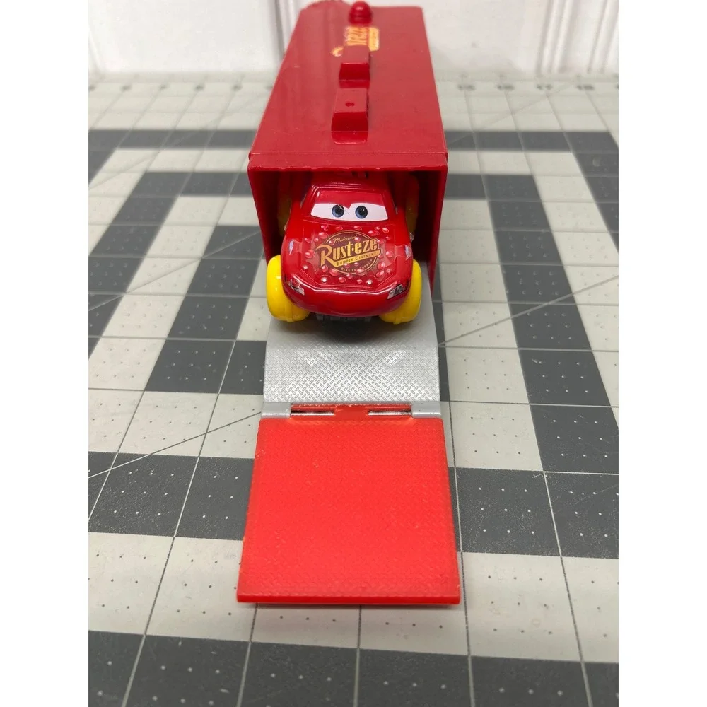 Disney Pixar Cars Mack Hauler & Lightning McQueen Hydro Wheels Toy Set